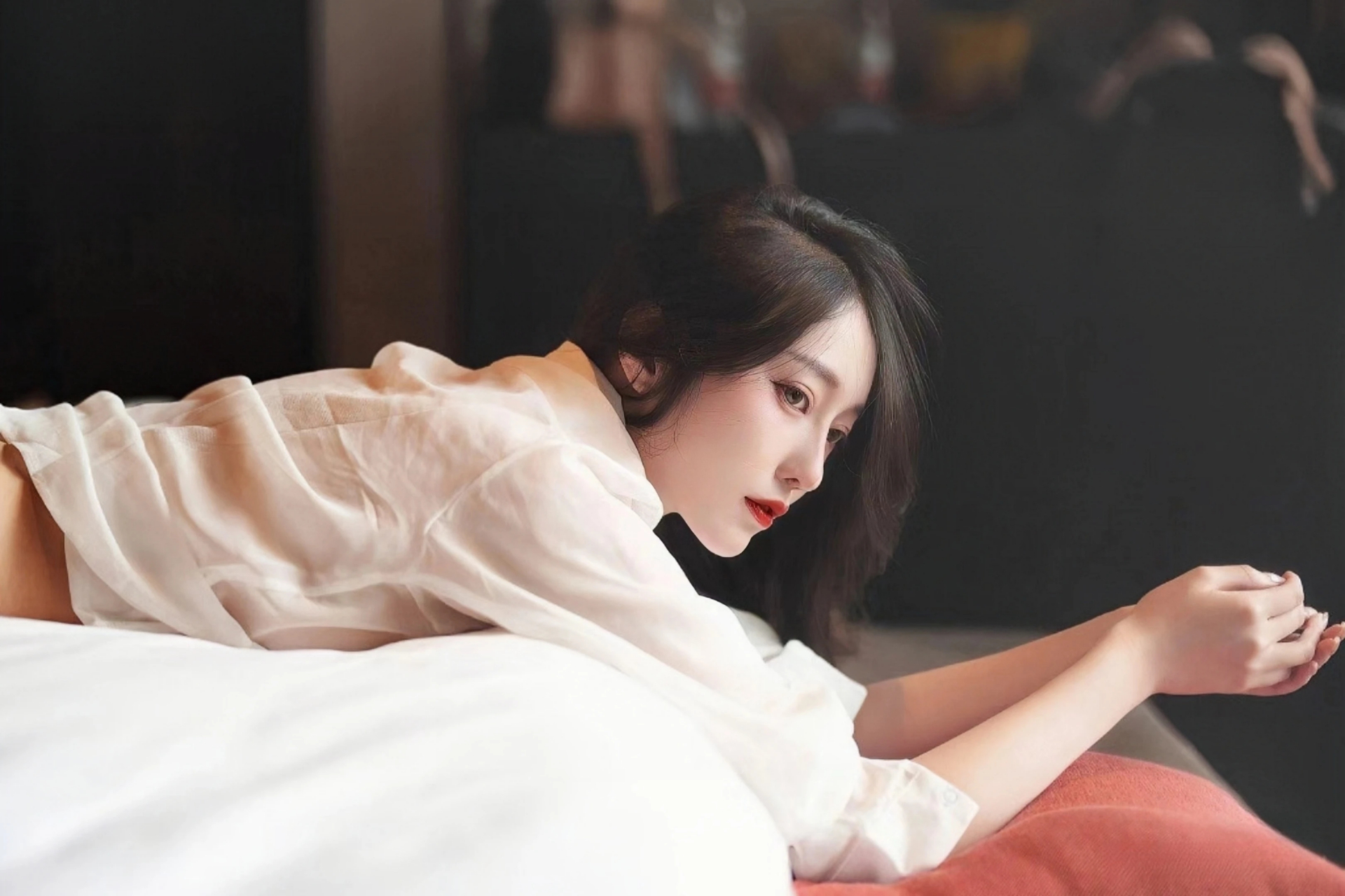 【活力中国调研行】“刚柔并济”的碳纤维：女士单手“提车”显示硬核科技